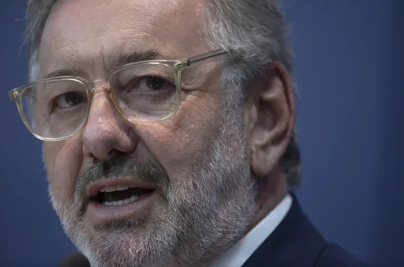 Calçados, máquinas e outros setores terão tarifa de 37,5%, diz ministro