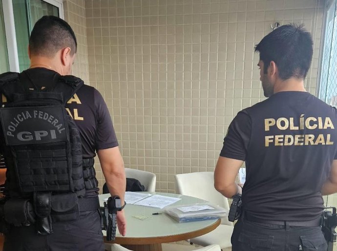 Deputado Júnior Mano e outras 5 pessoas são alvos da PF por fraudes em licitações e desvio de emendas no Ceará