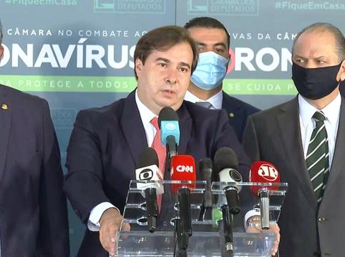 PGR diz ao STF que Congresso deve decidir sobre reeleição de Maia e Alcolumbre