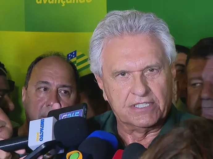 Em anúncio do PSD, Caiado ironiza Lula e “culpa os cachorros pelos juros”