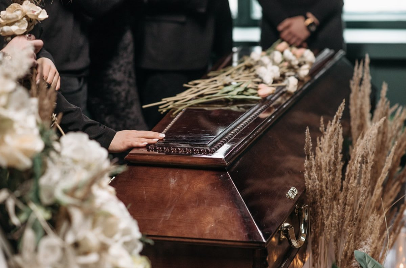 Justiça decide que funerária deve indenizar familiar que recebeu corpo errado para o velório