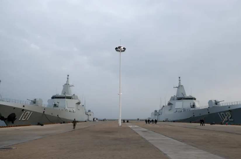 China acusa EUA de provocação após quase colisão de navios de guerra