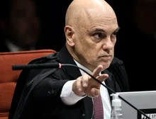 Moraes pede parecer da PGR sobre apreensão de arma de Bolsonaro