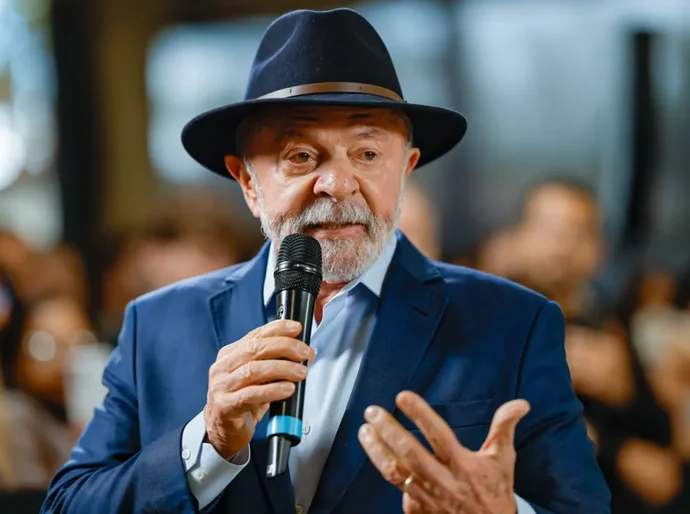 TSE aceita ação contra Lula por abuso em homenagem no Carnaval do Rio