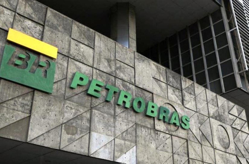 Após medida dos estados, Petrobras diz que não avalia congelar preços