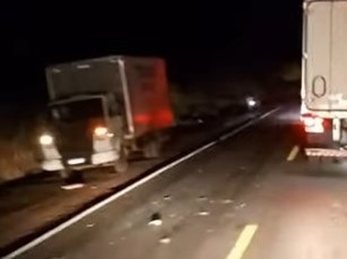 Acidente entre veículo e carreta na BR-364 mata 4 entre Jangada e Rosário Oeste, MT