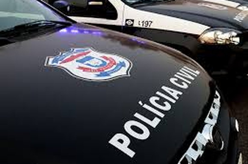 Polícia prende homem que espancou junto com a esposa a ex-mulher na presença dos filhos dela