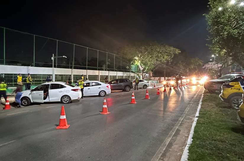 Fiscalização prende 10 motoristas por embriaguez em Cuiabá