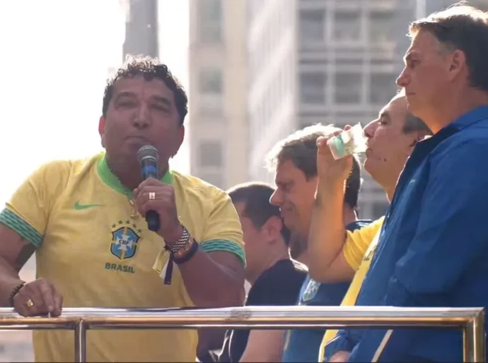 Magno Malta chama Carmen Lúcia de tirana em ato na Paulista