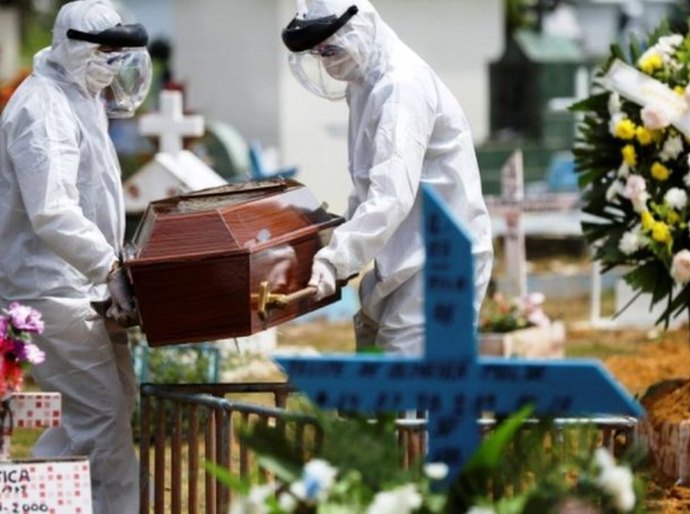Brasil registra mais 1,6 mil mortes pela covid-19 e chega a 528,5 mil óbitos pela doença