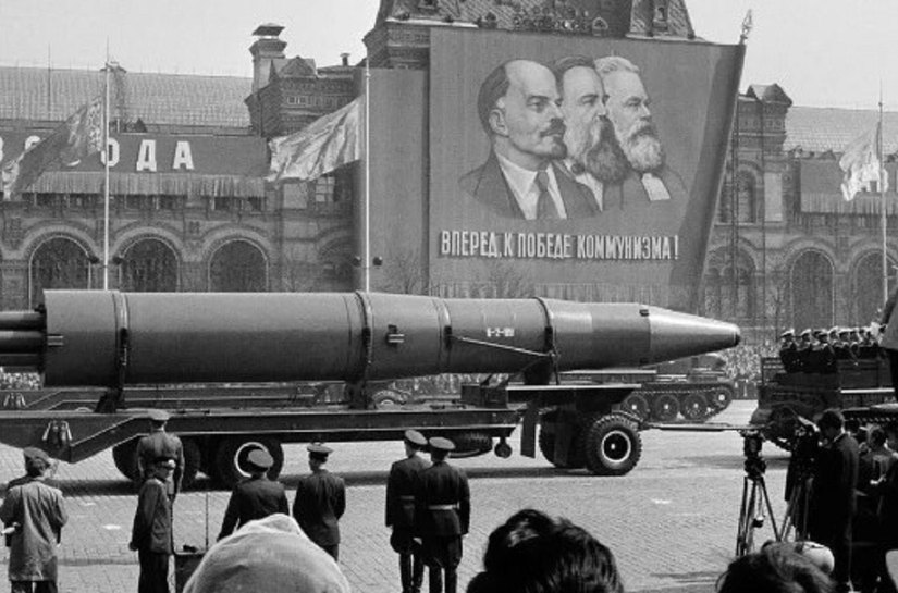 Por que só a Rússia manteve armas nucleares após a queda da União Soviética?