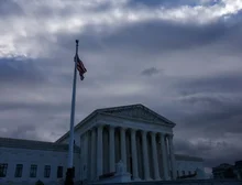 Suprema Corte dos EUA autoriza Trump a retirar visto de mais de 500 mil imigrantes