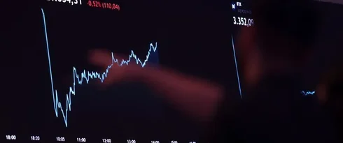 Bolsa tem maior queda desde 2021 e dólar sobe 2,3% com Flávio pré-candidato