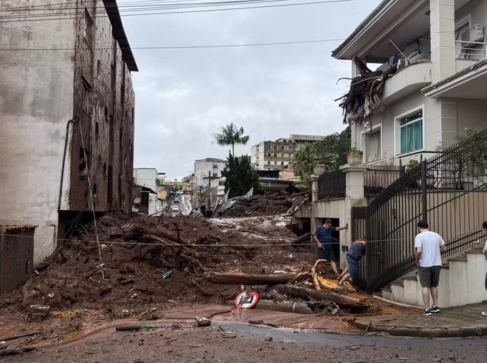 Chuva deixa 22 mortos e centenas de desabrigados em Juiz de Fora e Ubá; 45 estão desaparecidos