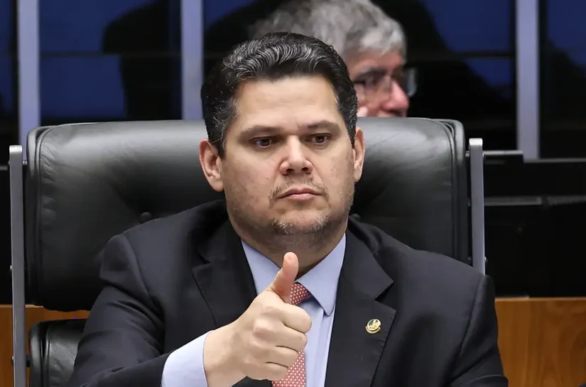 Alcolumbre destrava PEC do fim da 6x1 após conversas com Lula
