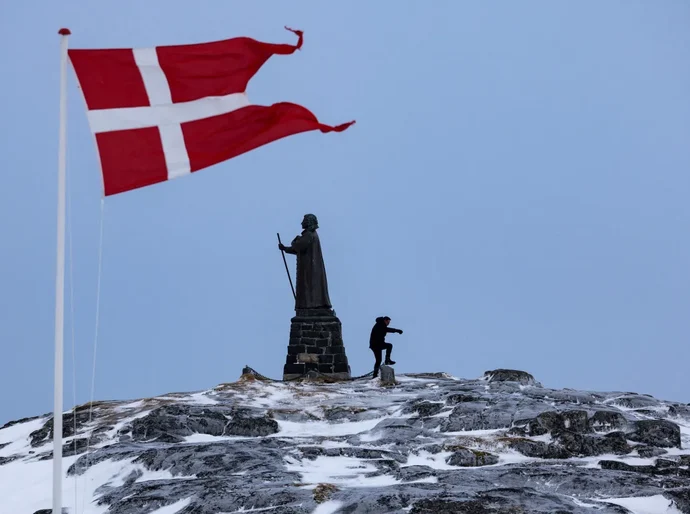 Europa prepara envio de tropas à Groenlândia; Trump reitera interesse de 'conquistar' ilha