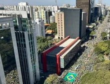 Atos pelo Brasil criticam Moraes e Lula; Bolsonaro surge pelo celular