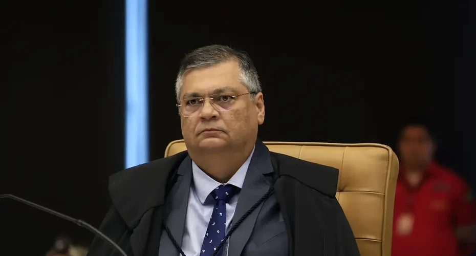 Dino pede que Câmara explique viagem de Mário Frias ao exterior