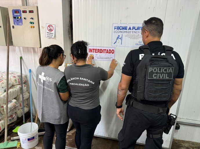 Polícia Civil e Vigilância Sanitária fecham fábrica clandestina de açaí em Várzea Grande