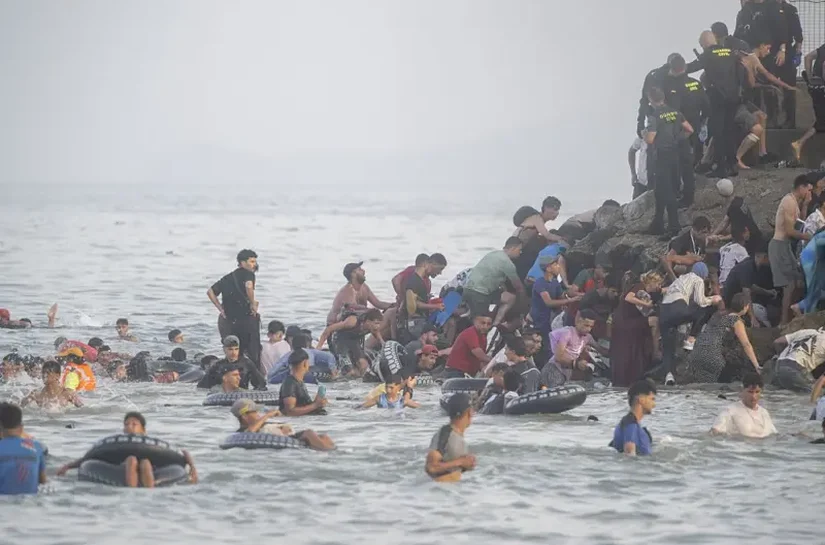 Espanha mobiliza Exército em Ceuta com entrada de 49 mil migrantes em 24 horas; ao menos 18 morreram