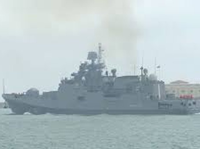 Rússia dispara tiros de alerta contra navio cargueiro no Mar Negro