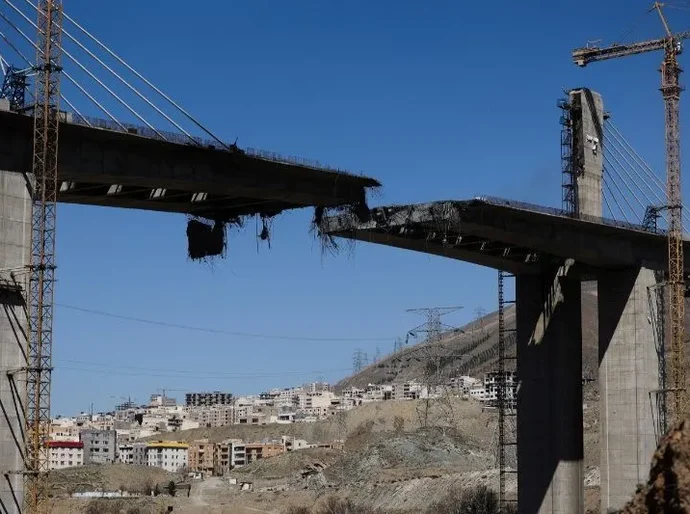 Trump ameaça destruir uma ponte ou usina para cada navio atacado em Ormuz