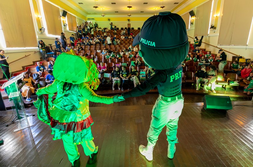 Alunos de Cuiabá são protagonistas de peça de teatro para educação no trânsito