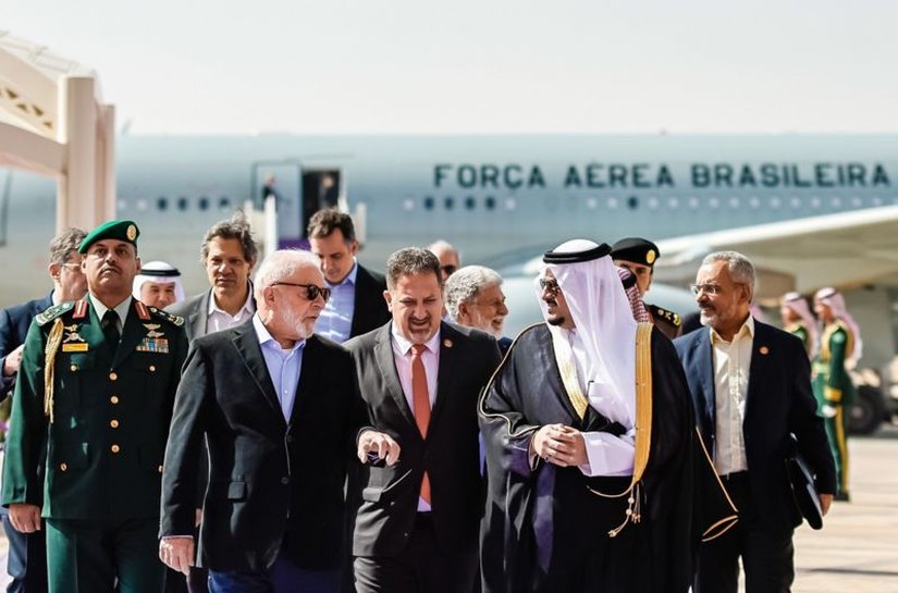 Aproximação com Oriente Médio, economia e clima: Lula começa na Arábia Saudita último giro internacional do ano