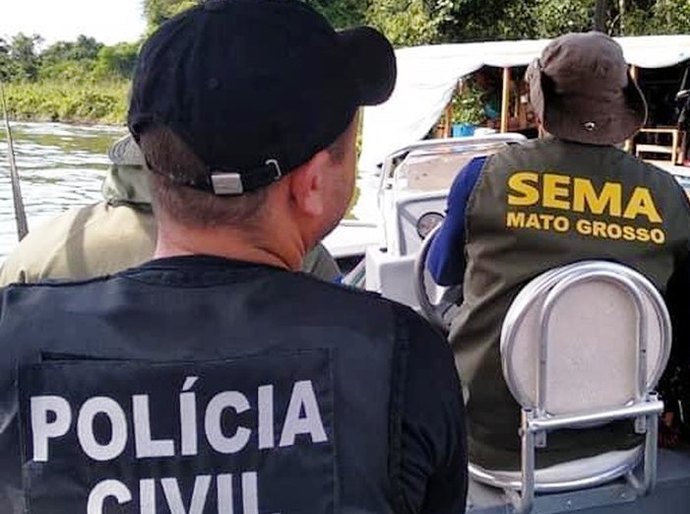 Duas balsas são apreendidas por fiscais da Sema em MT