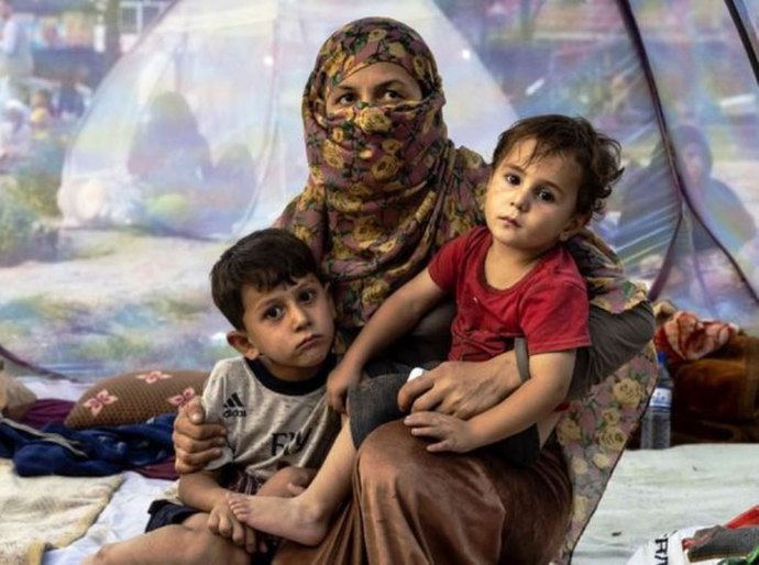 Afeganistão: o drama dos que fogem da ofensiva do Talebã