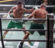 Duelo entre Popó e Wanderlei termina com violência entre equipes no ringue