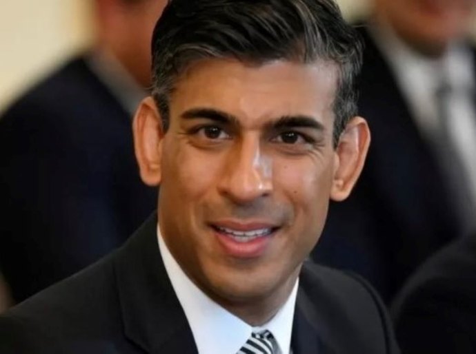 Rishi Sunak é escolhido primeiro-ministro do Reino Unido; quem é o novo premiê