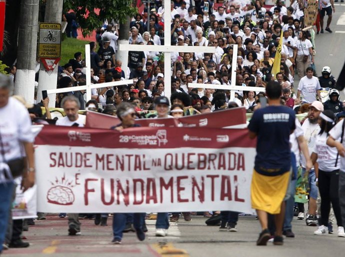 Caminhada em SP pede paz e saúde mental em bairros da periferia