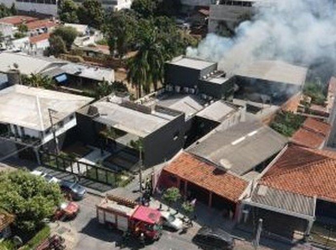 Corpo de Bombeiros vai emitir laudo sobre a causa de incêndio que destruiu andar da agência ZF Comunicação em Cuiabá