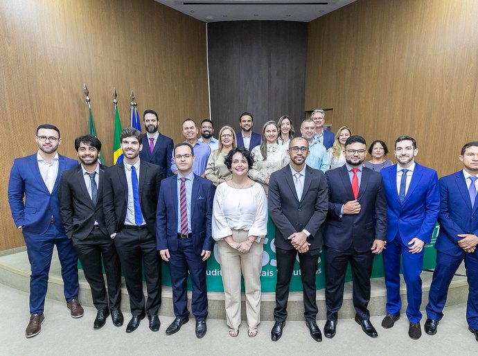 Prefeitura de Cuiabá empossa 12 novos auditores fiscais