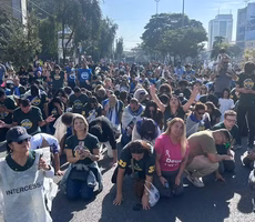 Marcha para Jesus reúne milhares de evangélicos nas ruas de SP neste feriado