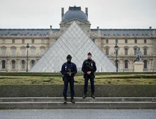 Quanto podem valer as joias roubadas do Louvre?