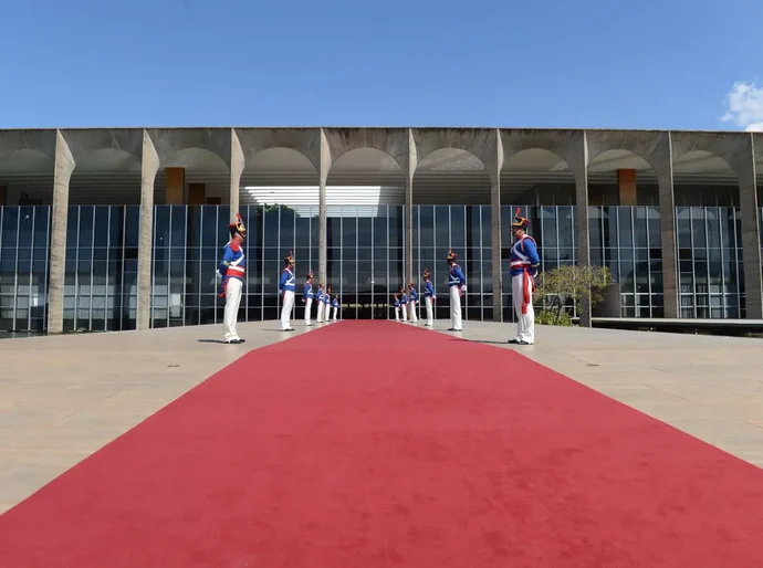 EUA revogam visto da embaixadora do Brasil