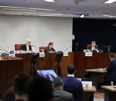 Às vésperas de julgamento, defesas intensificam busca por ministros do STF