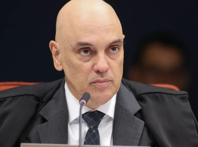Moraes pede para Zanin marcar julgamento de Bolsonaro e réus do núcleo 1