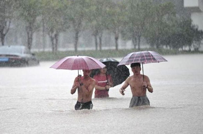 'Maior tempestade em mil anos' mata pelo menos 25 pessoas na China