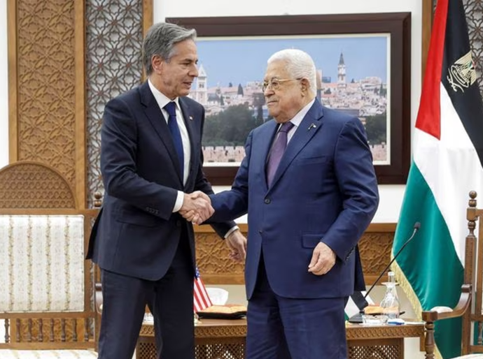 Presidente da Autoridade Palestina pede interrupção imediata da guerra em reunião com Blinken
