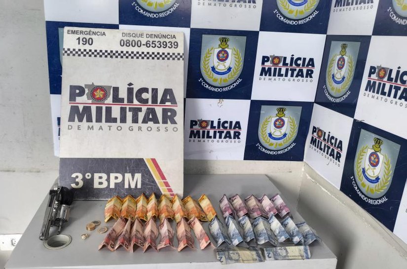 Polícia Militar prende homem após roubo de farmácia com arma de brinquedo