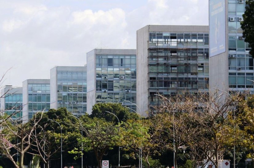 Servidores aposentados têm até sexta para fazer prova de vida