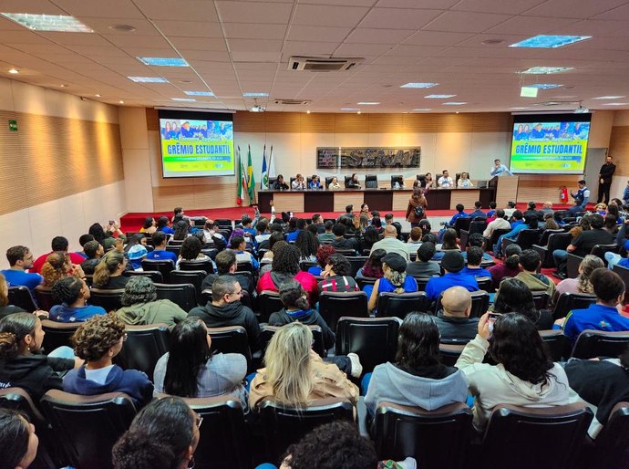 Líderes estudantis discutem participação ativa nas escolas da rede estadual de ensino