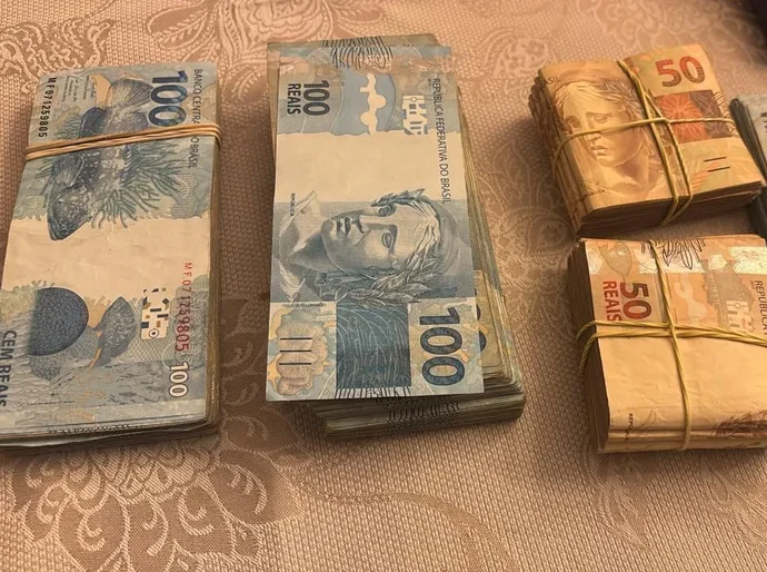 PF encontra dinheiro em livro falso em ação contra nomes ligados a Sóstenes