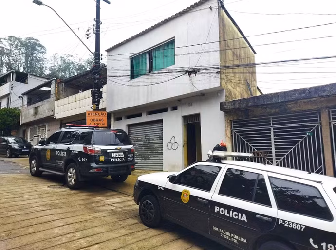 Polícia localiza em São Bernardo fábrica clandestina de bebidas ligadas à morte de 2 pessoas por intoxicação com metanol em SP
