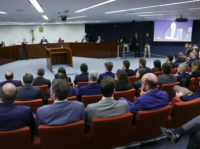 VEJA AO VIVO: STF retoma julgamento de Bolsonaro após pausa; defesas serão ouvidas