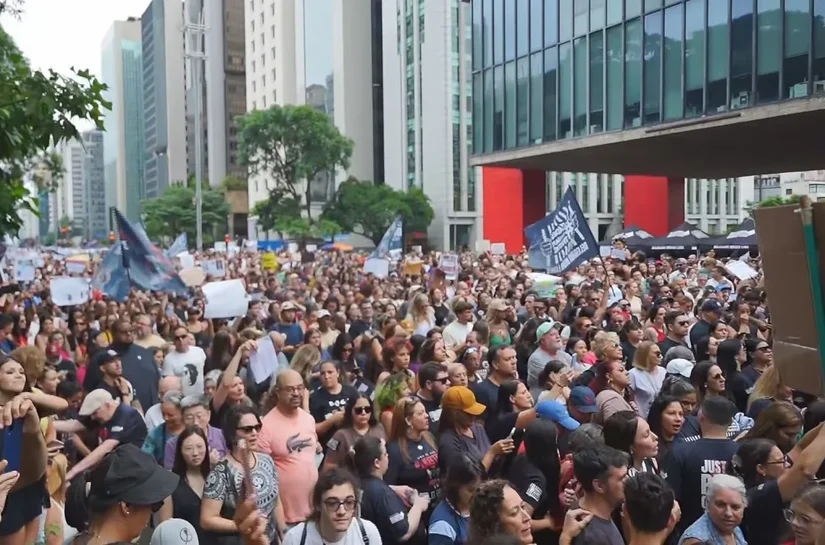 Manifestantes ocupam a Paulista e pedem justiça pela morte do cão Orelha