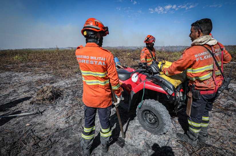 Bombeiros de MT combatem 42 incêndios florestais neste domingo,29